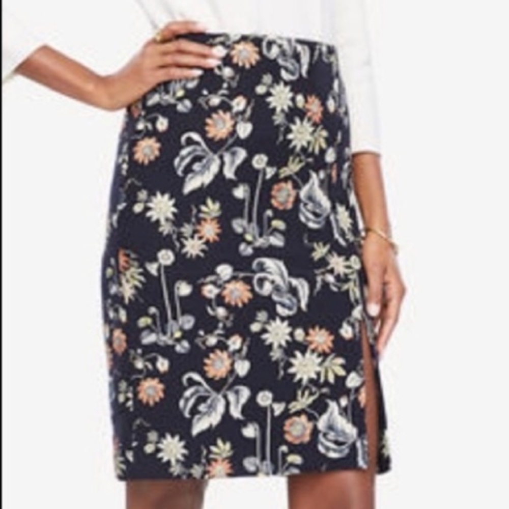 🌺ANN TAYLOR🌺QUILTED BRUSH FLORAL PENCIL SKIRT🌺